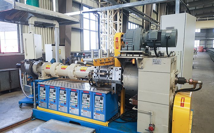 YIBO workshop and equipment 3